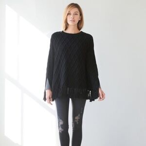 🆕 [A Ruby] Diamond Knit Black Poncho Sz: 3/4-M/L